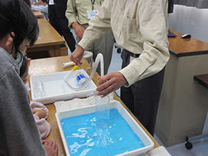 楽しいお天気講座「空気のふしぎな実験」
